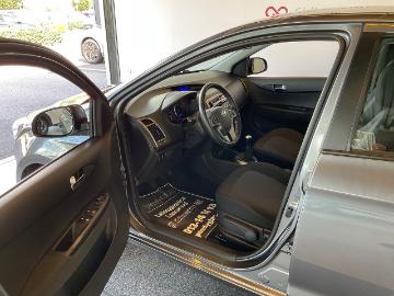 Hyundai i20 2014 bensin hyundai i20 5