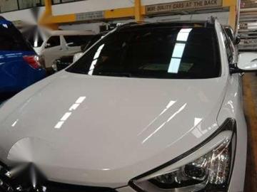 Hyundai santa fe hyundai santa fe 2014 model white 1st owner Hyundai santa fe hyundai santa fe 2014 model white 1st owner