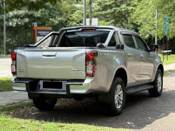 Isuzu d max 2022 diesel 2022 isuzu d max standard 1 9l a mileage 36k km Isuzu d max 2022 diesel 2022 isuzu d max standard 1 9l a mileage 36k km