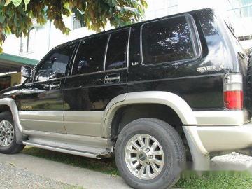 Isuzu trooper selling black isuzu trooper 2003 automatic diesel Isuzu trooper selling black isuzu trooper 2003 automatic diesel