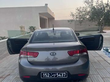 Kia cerato essence kia cerato 5p Kia cerato essence kia cerato 5p