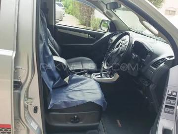 Maruti suzuki 2019 isuzu d max v cross automatic 3 0 2019