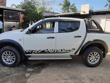 Mitsubishi strada 2012 gasoline mitsubishi strada 4x2 mt 2012 Mitsubishi strada 2012 gasoline mitsubishi strada 4x2 mt 2012