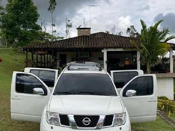 Nissan pathfinder 2006 diesel vendo camioneta familiar