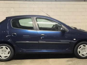 Peugeot 206 2000 gasolina peugeot 206 1 1 xt s 137000 km aceito retoma Peugeot 206 2000 gasolina peugeot 206 1 1 xt s 137000 km aceito retoma