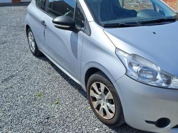 Peugeot 208 2014 essence peugeot 208 benzine uitgesteld