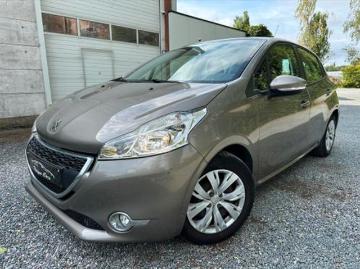 Peugeot 208 2015 essence peugeot 208 1 2 benzine 2015 91 000km btw inclusief navi