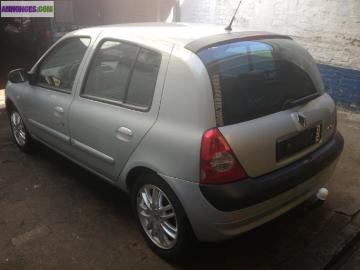 Renault clio 2003 essence renault clio initiale paris 5 portes automatique Renault clio 2003 essence renault clio initiale paris 5 portes automatique