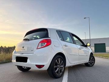 Renault clio 2004 essence renault clio 1 2i 16v community iii Renault clio 2004 essence renault clio 1 2i 16v community iii