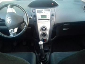 Sprzedam toyote yaris 1 3 benzyna
