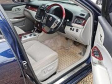 Toyota crown petrol toyota crown royal saloon Toyota crown petrol toyota crown royal saloon