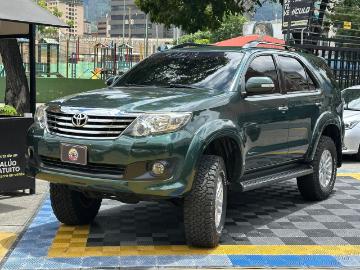 Toyota fortuner toyota fortuner sr 2013 plata