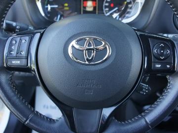 Toyota yaris 2017 benzin toyota yaris 1 5 hybrid chic e cvt Toyota yaris 2017 benzin toyota yaris 1 5 hybrid chic e cvt