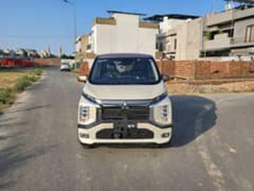 Toyota yaris 2020 petrol total genuine just left back door thora paint hai Toyota yaris 2020 petrol total genuine just left back door thora paint hai