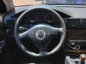 Volkswagen passat 1999 essence voiture Volkswagen passat 1999 essence voiture