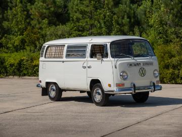 Volkswagen type 2 1972 gasoline 1972 volkswagen type 2 pastel white Volkswagen type 2 1972 gasoline 1972 volkswagen type 2 pastel white
