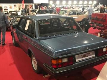Volvo 240 1983 essence volvo 240 turbo in prachtige staat slechts 178 000km Volvo 240 1983 essence volvo 240 turbo in prachtige staat slechts 178 000km