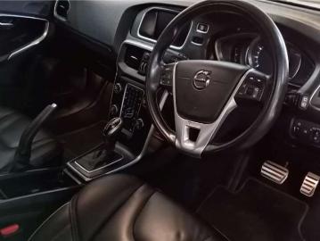 Volvo v40 2019 volvo v40 t3 r design auto 2019 Volvo v40 2019 volvo v40 t3 r design auto 2019