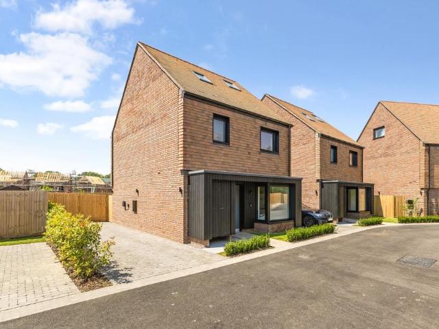 House for rent in Fole, Surrey