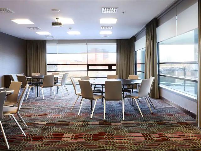 Bedrijfspand te huur in Hoofddorp, Noord Holland