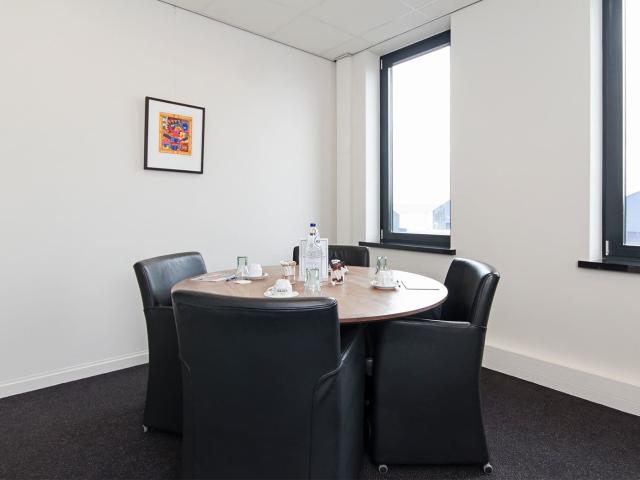 Bedrijfspand te huur in Alphen Aan Den Rijn, Zuid Holland