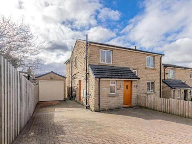 House for sale in Huddersfield, West Yorkshire