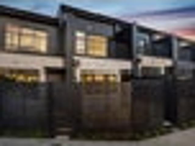 Townhouse for sale in Oratia