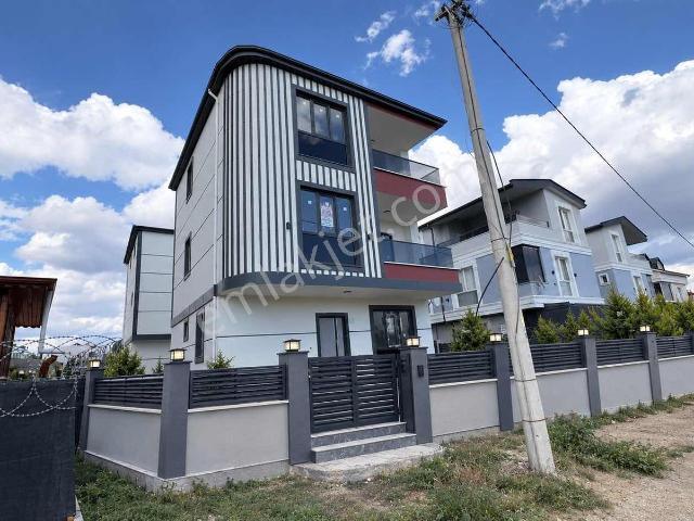 Yeniçiftlik Mahallesi, Marmaraereğlisi içerisinde satılık Villa