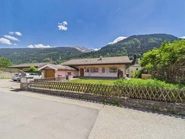 Mehrfamilienhaus kaufen in Trun, Graubünden