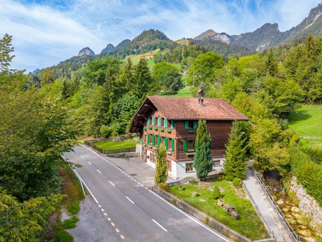 Mehrfamilienhaus kaufen in Oberwil im Simmental, Bern