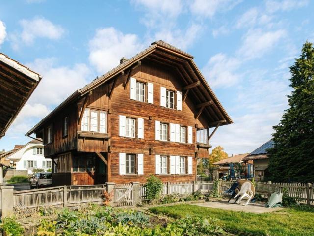 Mehrfamilienhaus kaufen in Reutigen, Bern