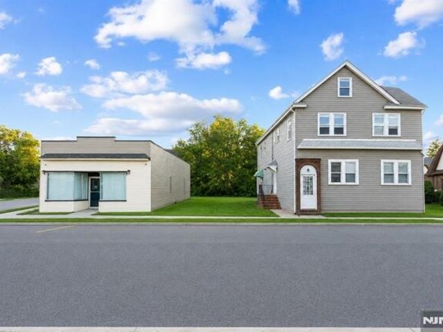 House for sale in Little Ferry, New Jersey