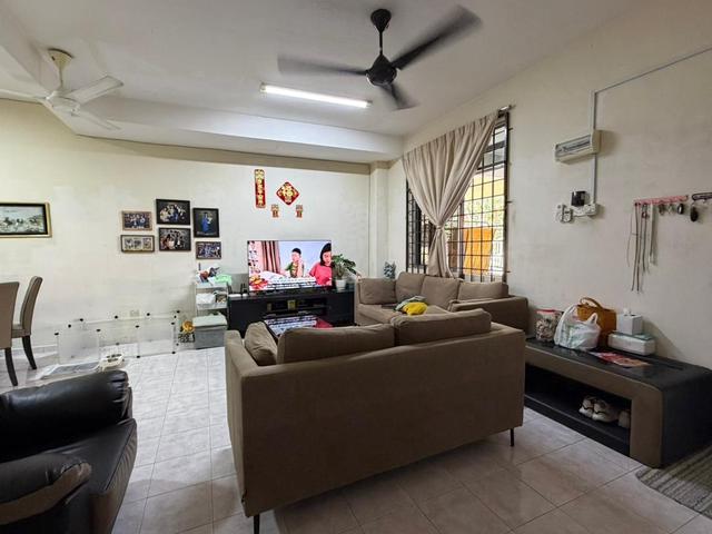 Terraced House for sale in Malaka