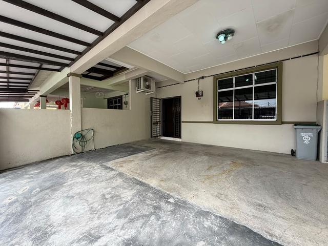 Terraced House for sale in Malaka