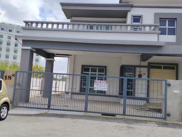 Terraced House for sale in Malaka