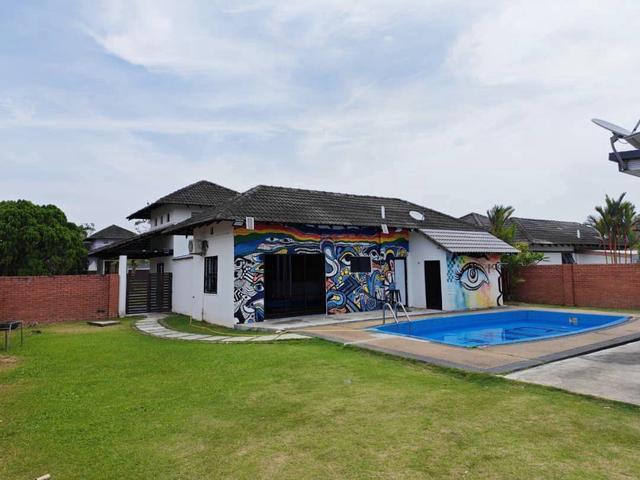 Bungalow for sale in Malaka