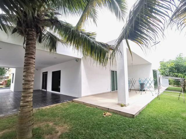 Bungalow for sale in Malaka