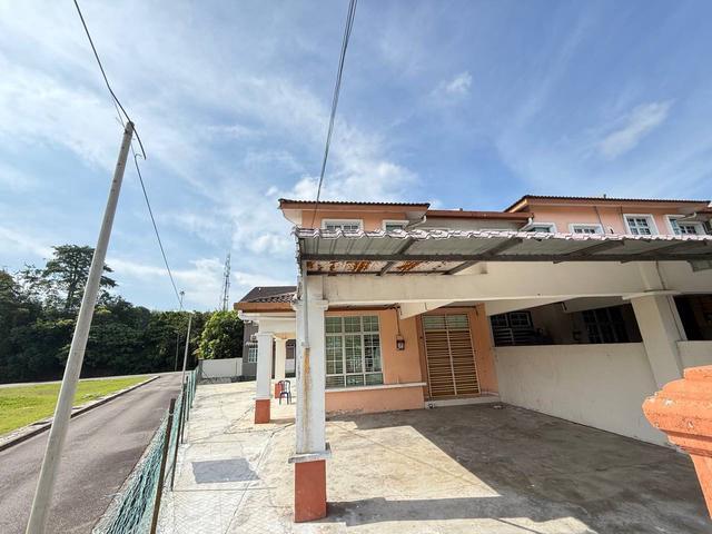 Terraced House for sale in Malaka