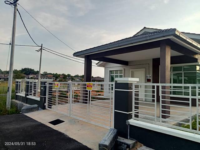 Bungalow for sale in Malaka