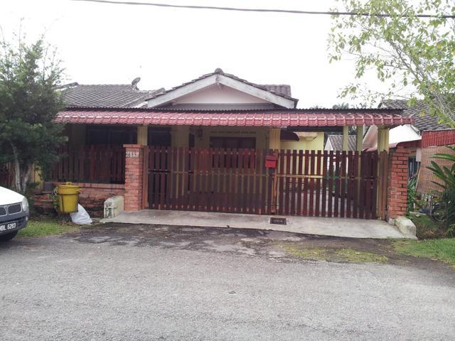 Terraced House for sale in Malaka