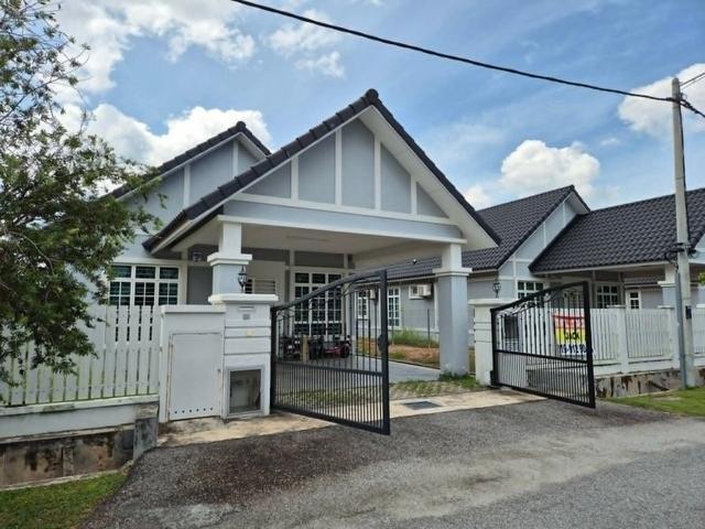 Bungalow for sale in Malaka