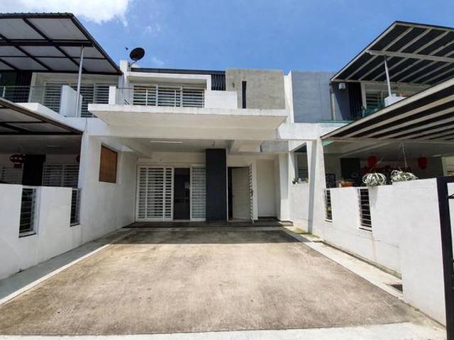 Terraced House for sale in Malaka