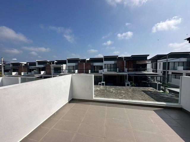 Terraced House for sale in Malaka