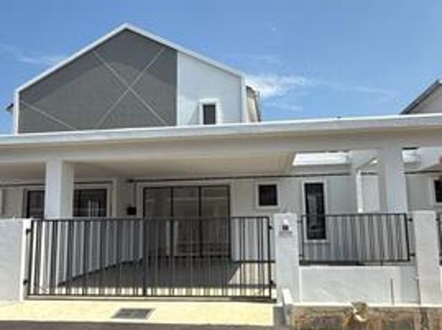 Terraced House for sale in Malaka