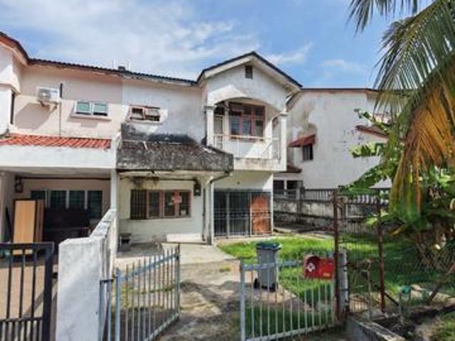 Terraced House for sale in Malaka
