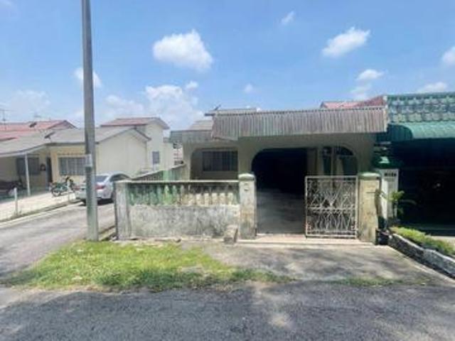 Terraced House for sale in Malaka