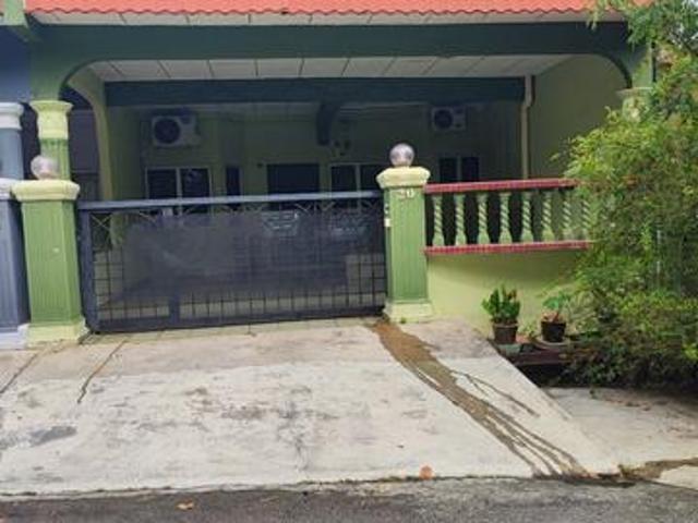 Terraced House for sale in Malaka