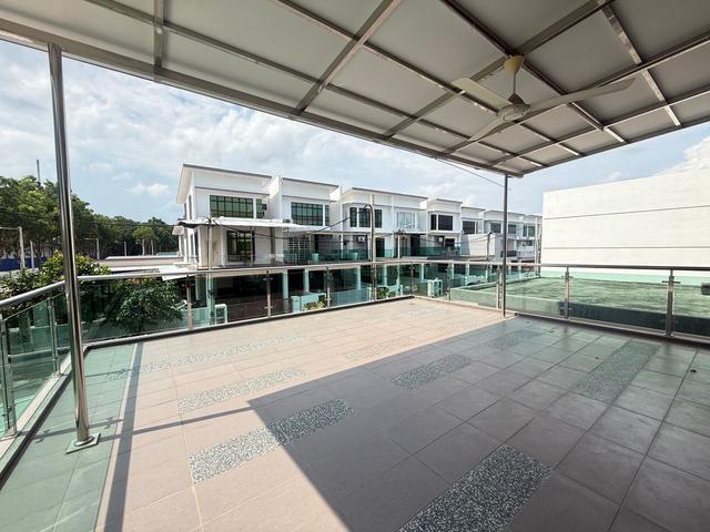 Terraced House for sale in Malaka