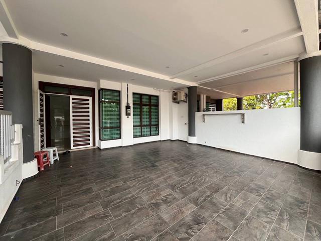 Terraced House for sale in Malaka