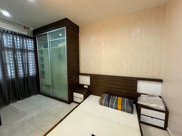 Terraced House for sale in Malaka